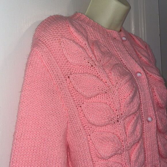 Vtg 60s bright pink thick knit cardigan sweater with raised leaf design - Picture 5 of 7